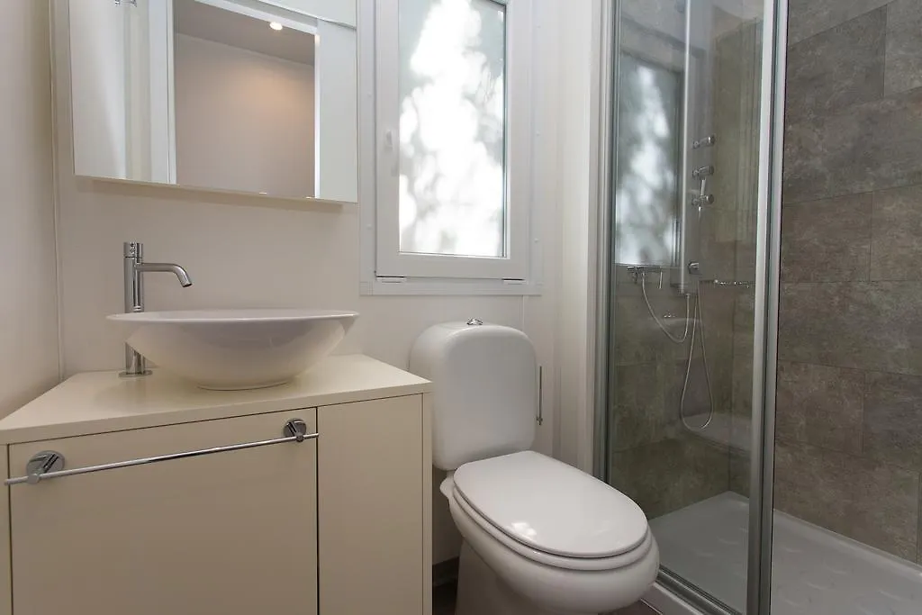 Mobile Homes And Apartments St,Denis 푸나트 홀리데이파크