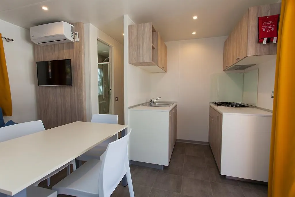 Mobile Homes And Apartments St,Denis 푸나트 3*,